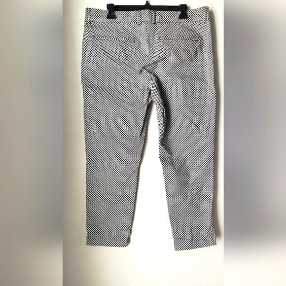Khaki by Gap Slimming Ankle Pants, Size 12, black and white pattern - Picture 5 of 6